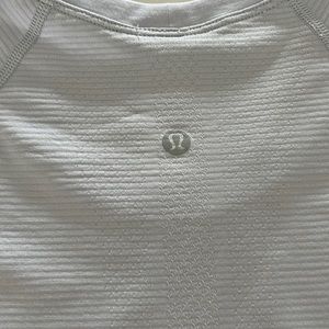 Lululemon Size 2 light lavender short sleeve Run Swiftly top